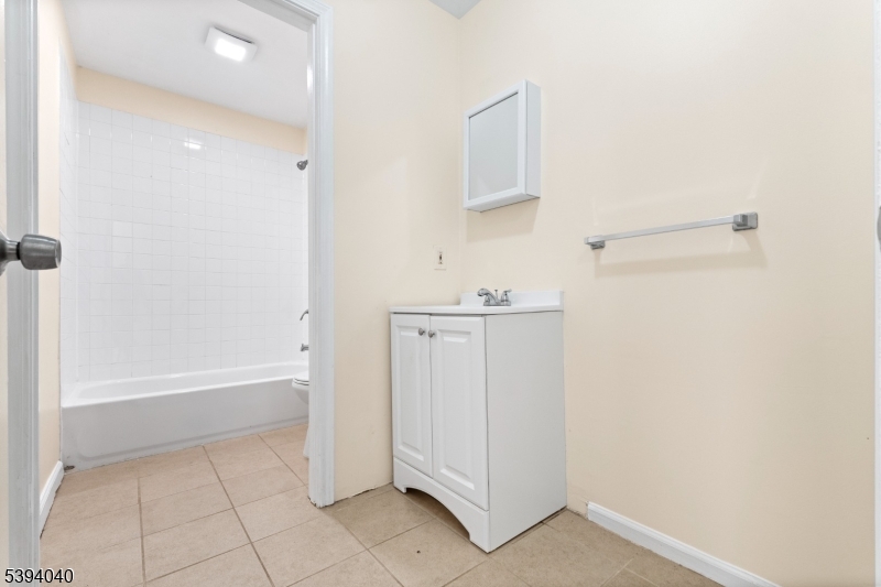 LINCOLN ESTATES - Residential