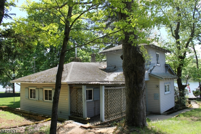 Lake Hopatcong lake front - Residential