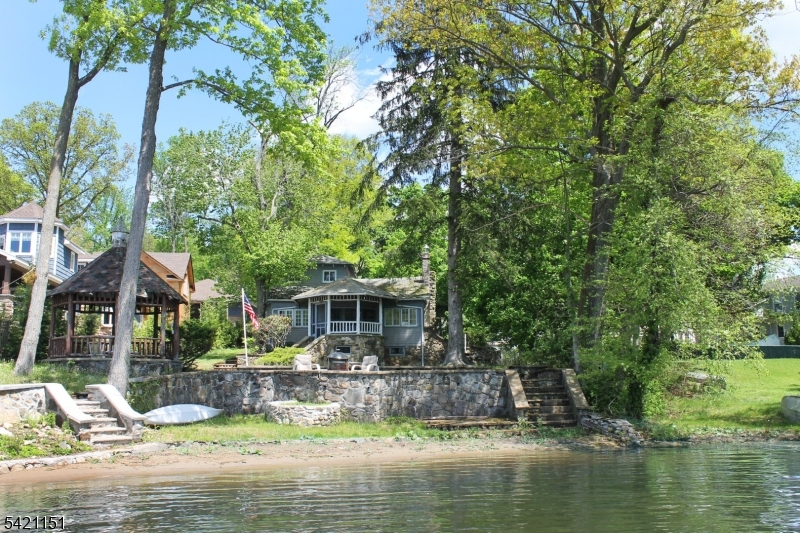Lake Hopatcong lake front - Residential