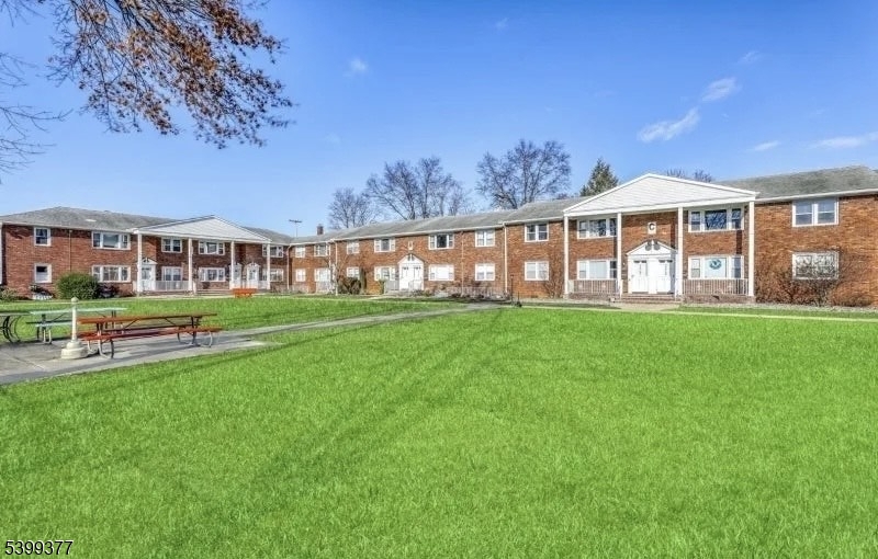 Lakeside Garden Apartments - Residential Lease