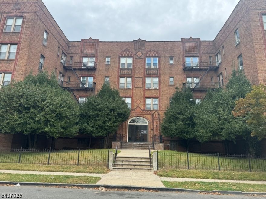 Beautiful 2 Bedroom, living room / Dining room, Kitchen and full bathroom at second floor. Heat. hot water and one car parking included.