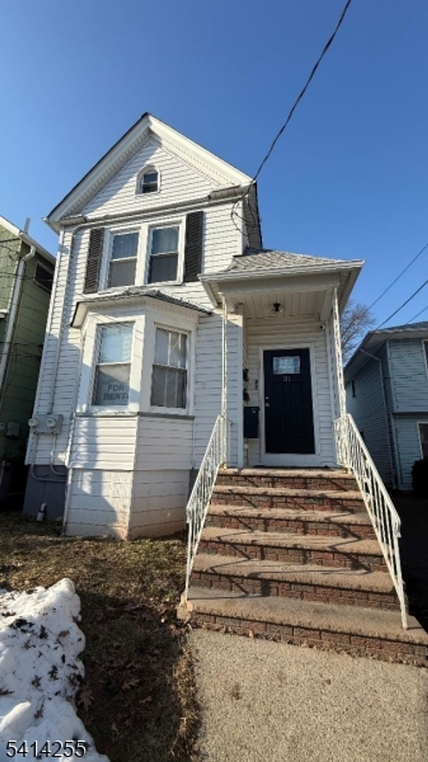 Bright and well-maintained second-floor 1-bedroom apartment available April 1st in Roselle Park. This clean unit features a comfortable living room, spacious eat-in kitchen, one bedroom, and a bathroom with stand-up shower.Conveniently located near major transportation, train station, NYC bus lines, downtown shops, and local restaurants.