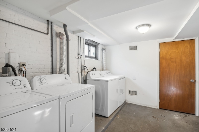 Jersey City, New Jersey 07306, United States, 2 Bedrooms Bedrooms, ,1 BathroomBathrooms,Residential,Active,119699
