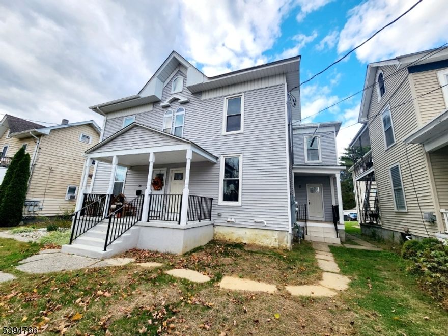 Brand new, totally updated Two Bedroom, 1 Bathroom apartments. Hardwood floors, high ceilings, tons of sunlight, laundry in unit.