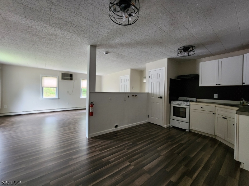 Franklin Boro, New Jersey 07416, United States, 2 Bedrooms Bedrooms, ,1 BathroomBathrooms,Residential,Active,170484