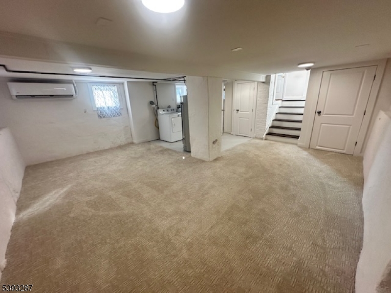 Cedar Grove Twp., New Jersey 07009, United States, 2 Bedrooms Bedrooms, ,3 BathroomsBathrooms,Residential,Active,232367