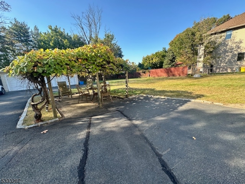 Cedar Grove Twp., New Jersey 07009, United States, 2 Bedrooms Bedrooms, ,3 BathroomsBathrooms,Residential,Active,232367