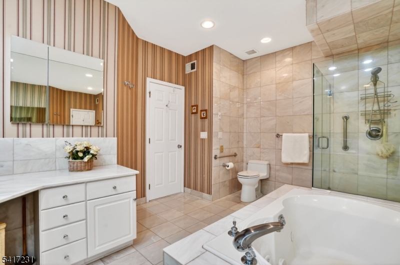 THE EAGLE ROCK - Residential