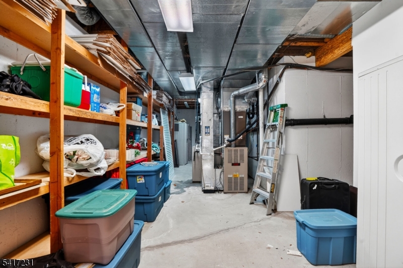 THE EAGLE ROCK - Residential