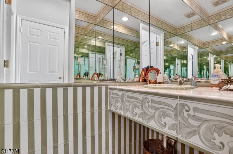 THE EAGLE ROCK - Residential