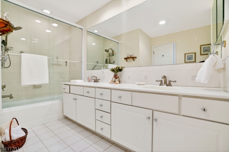 THE EAGLE ROCK - Residential