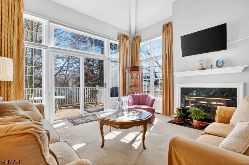 THE EAGLE ROCK - Residential