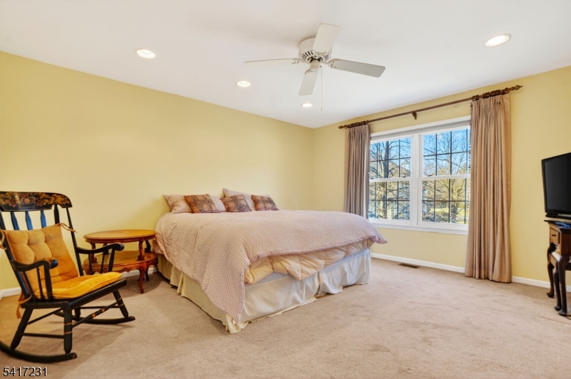 THE EAGLE ROCK - Residential