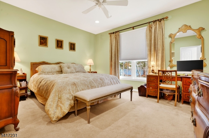 THE EAGLE ROCK - Residential