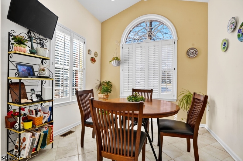 THE EAGLE ROCK - Residential