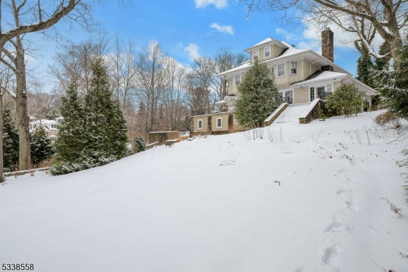 89 Lake Drive