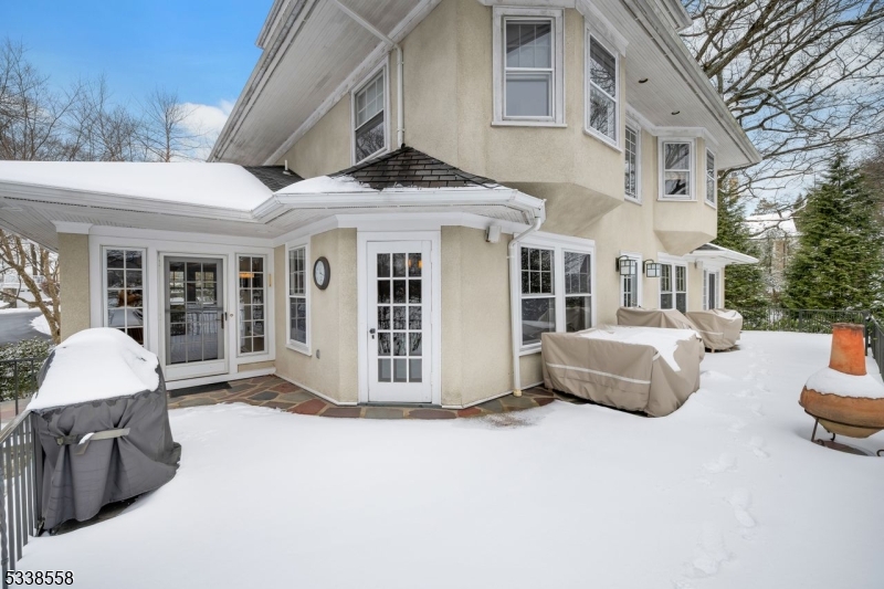 89 Lake Drive