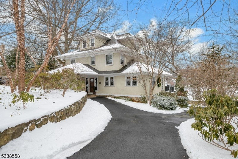 89 Lake Drive