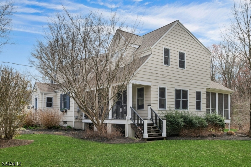 4 Center Dr
