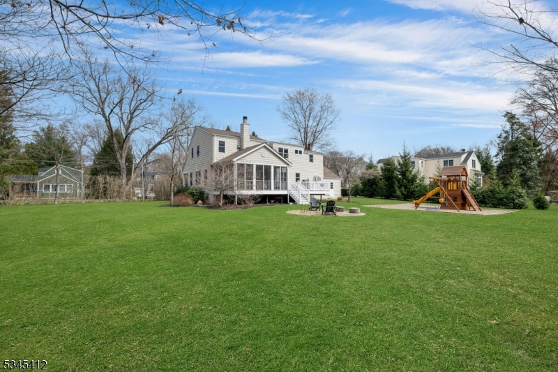 4 Center Dr