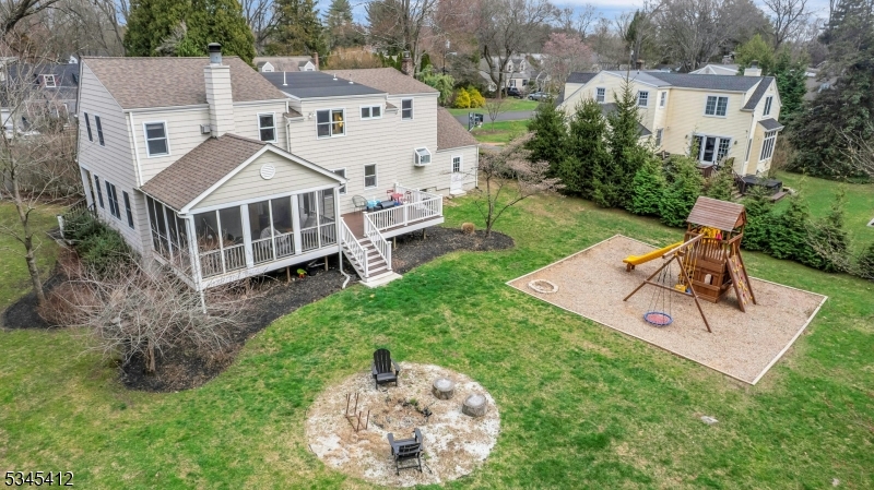 4 Center Dr