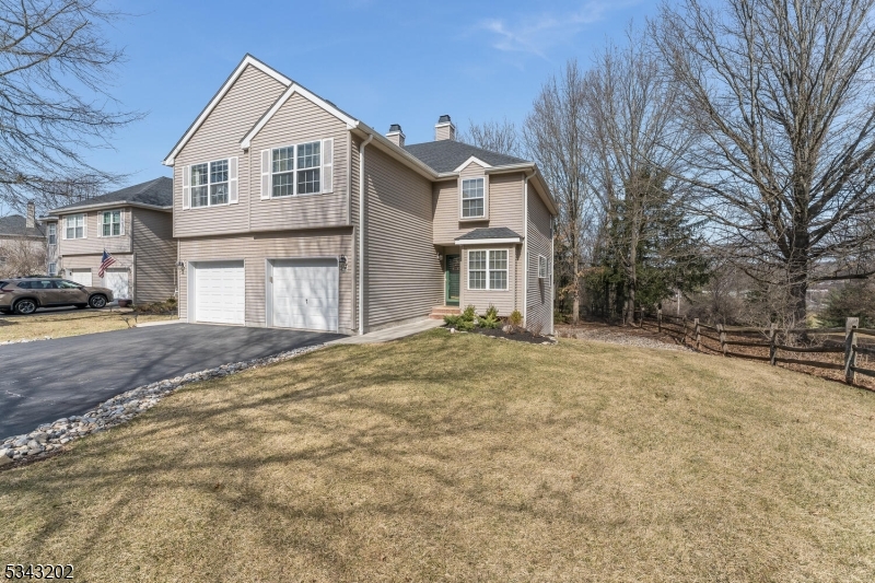 Clinton Twp., New Jersey 08801, United States, 2 Bedrooms Bedrooms, ,3 BathroomsBathrooms,Residential,Pending,87058