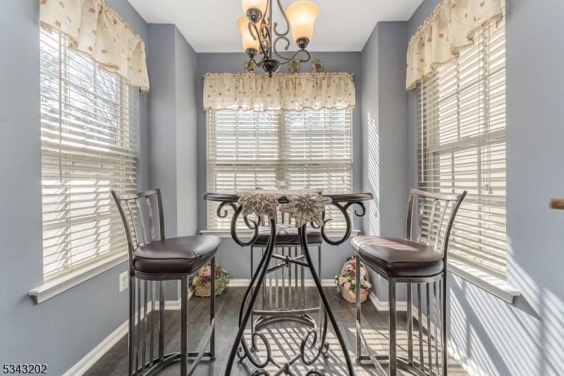 Clinton Twp., New Jersey 08801, United States, 2 Bedrooms Bedrooms, ,3 BathroomsBathrooms,Residential,Pending,87058