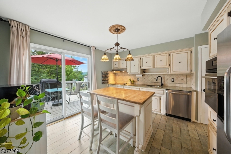 LAKE FOREST - Residential Lease