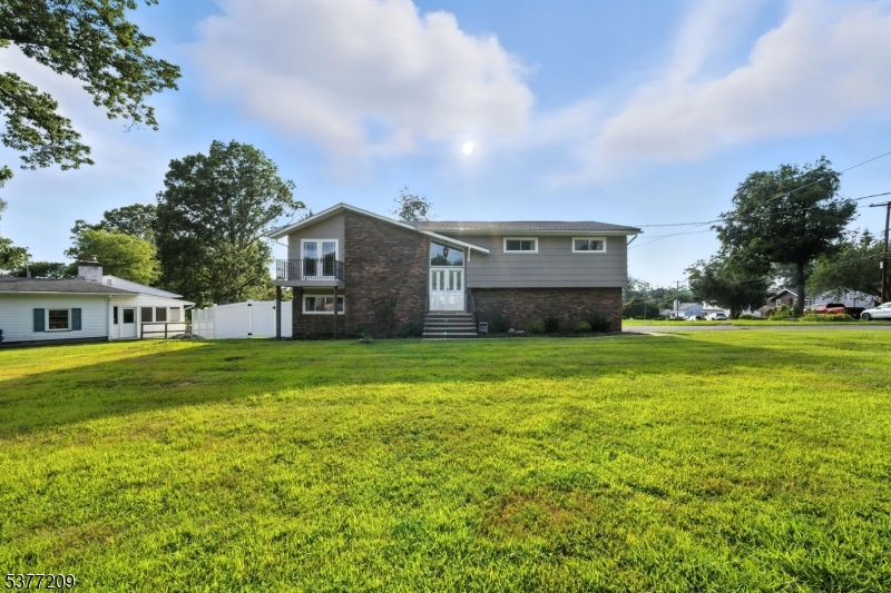 LAKE FOREST - Residential Lease