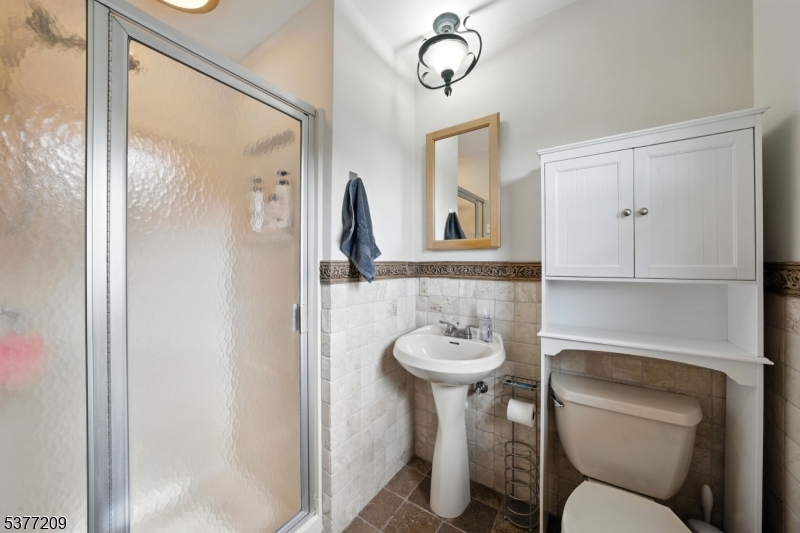 LAKE FOREST - Residential Lease