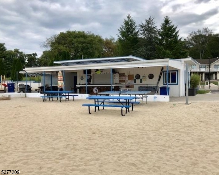 LAKE FOREST - Residential Lease