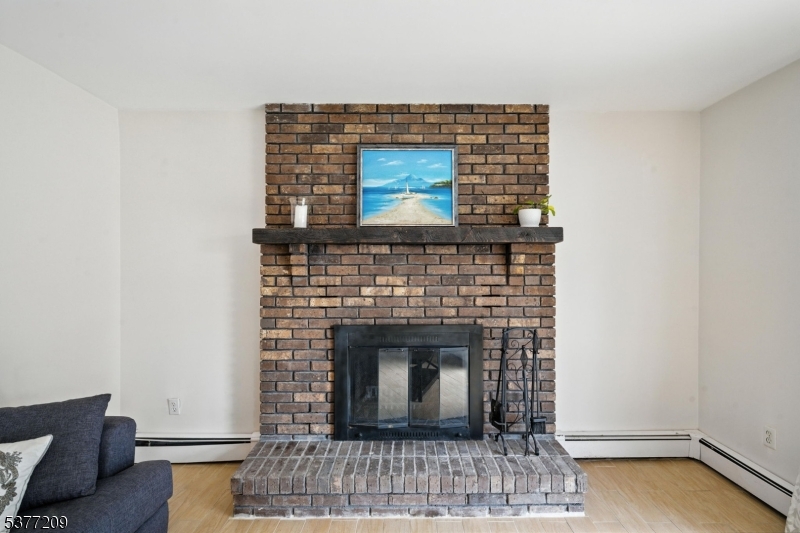 LAKE FOREST - Residential Lease