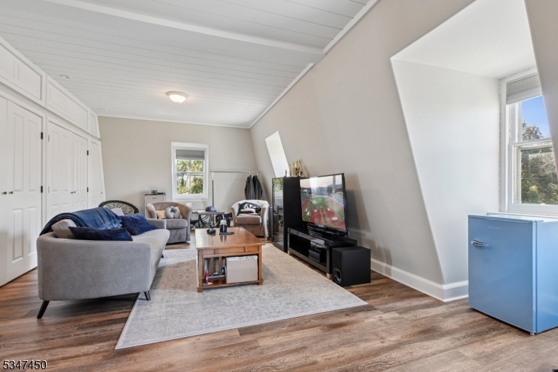 MADISON HILL - Residential