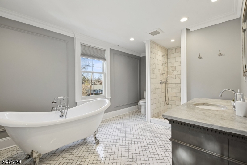 MADISON HILL - Residential