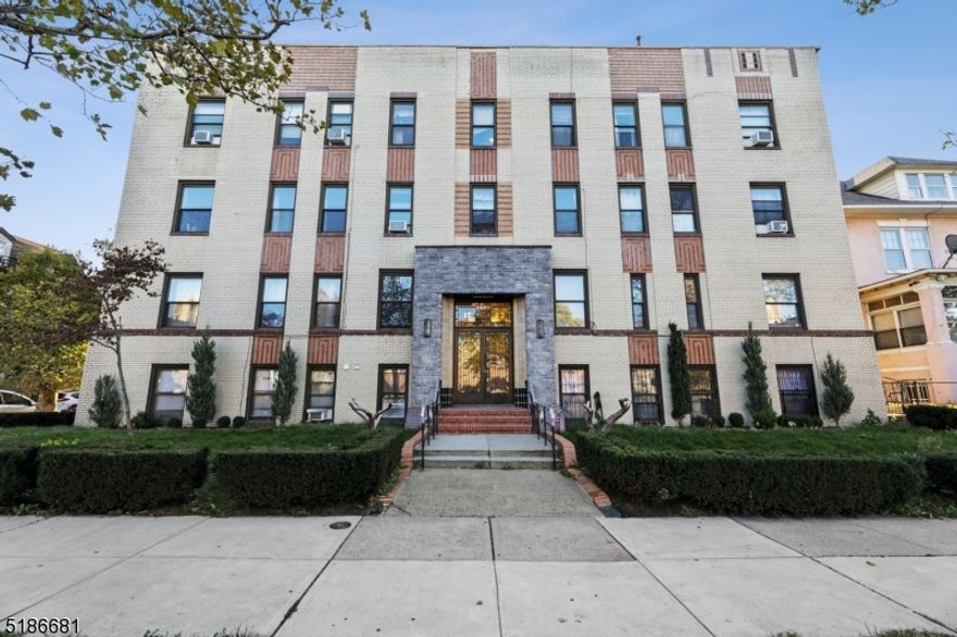 Don't miss this opportunity to grab this spacious 1 bedroom- 1 bathroom updated apartment in the heart of Union City.  Features an updated kitchen with stainless steel appliances.