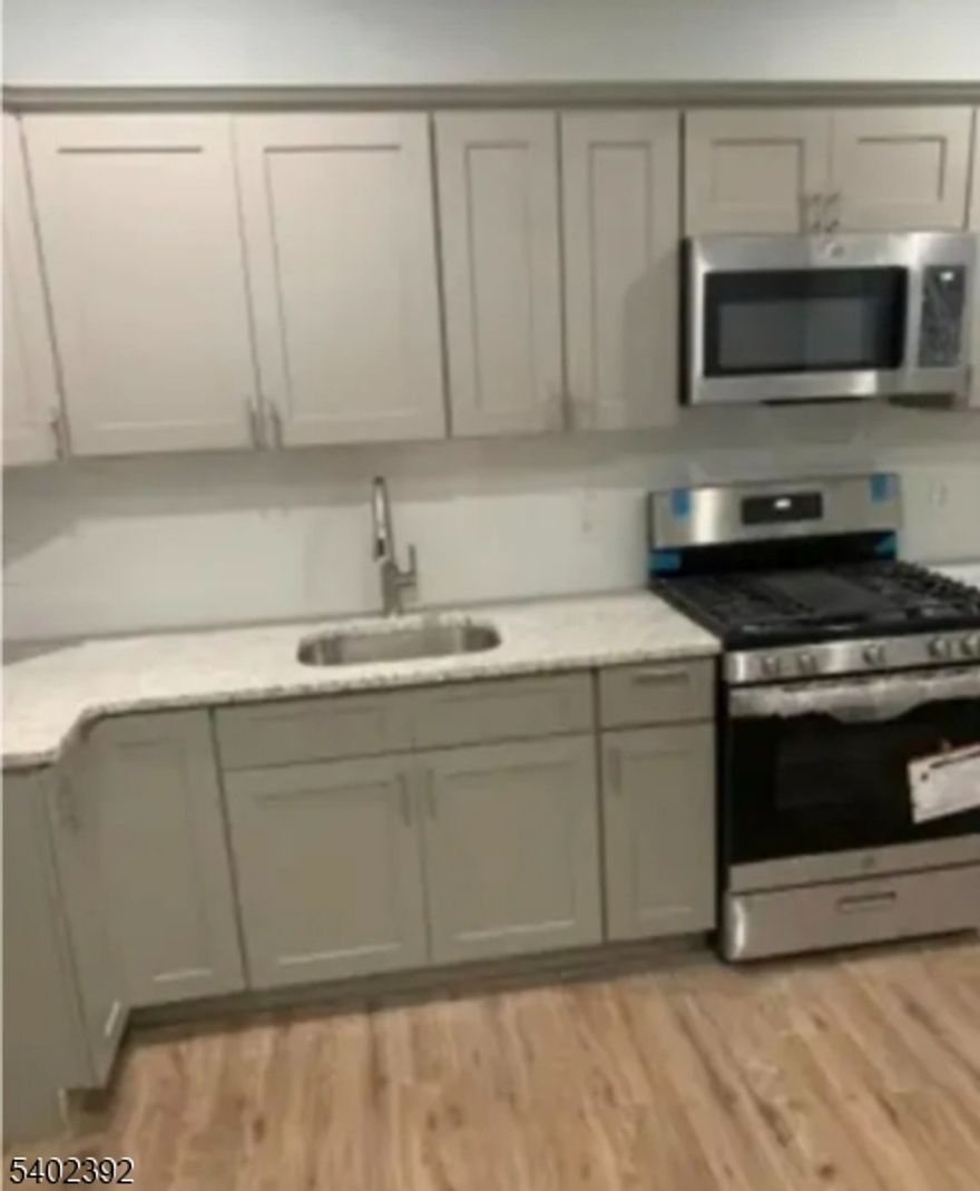 Spacious 3 bedrooms 2 Full bathrooms. Living Room and kitchen. Tenant screening required and proof of income.