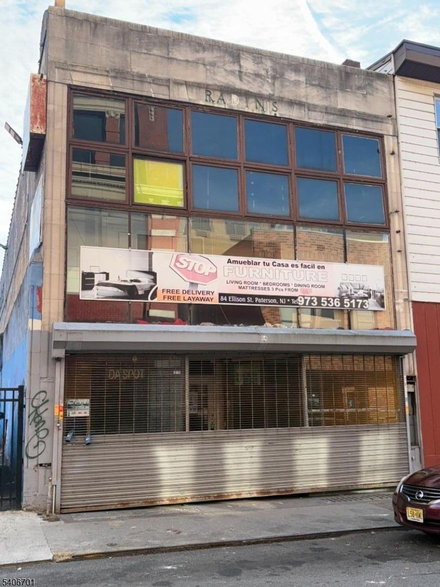 AVAILABLE IMMEDIATELY. PRESENTLY VACANT. 2 STORY BUILDING WITH FULL BASEMENT. PREVIOUSLY USED AS A FURNITURE STORE. HEAVY TRAFFIC AREA.  NEW ROOF, UPDATED ELECTIC. 1/2 BLOCK AWAY FROM MAIN ST & MARKET ST. CLOSE TO ALL MAJOR HIGHWAYS - RT 19, 80, 46, 4. AVAILABLE FOR LEASE @ 3,500/MONTH.