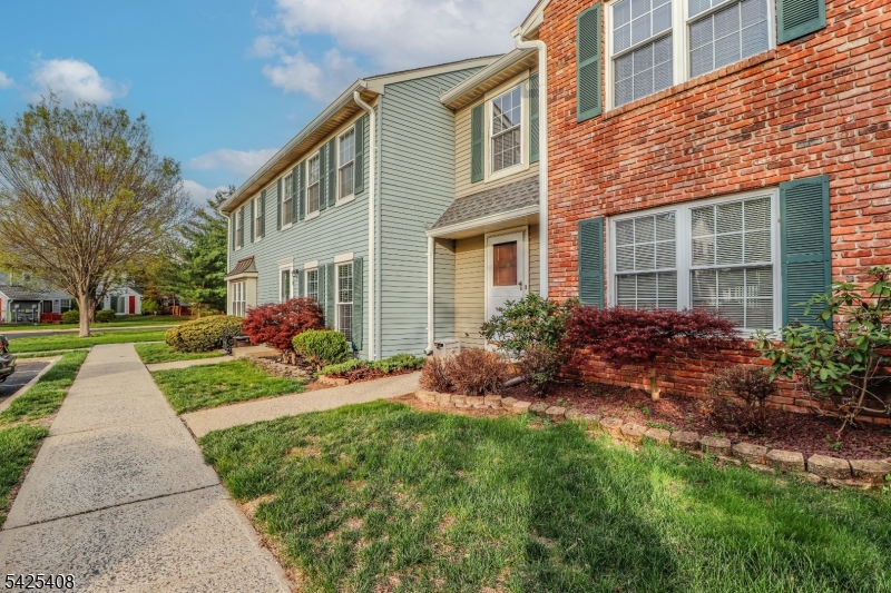 QUAILBROOK COLONIAL TOWNHM - Residential