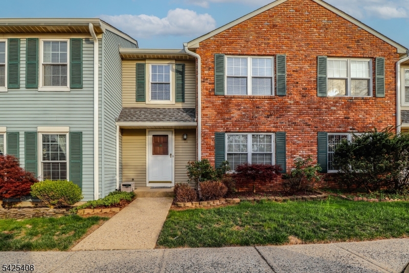 QUAILBROOK COLONIAL TOWNHM - Residential