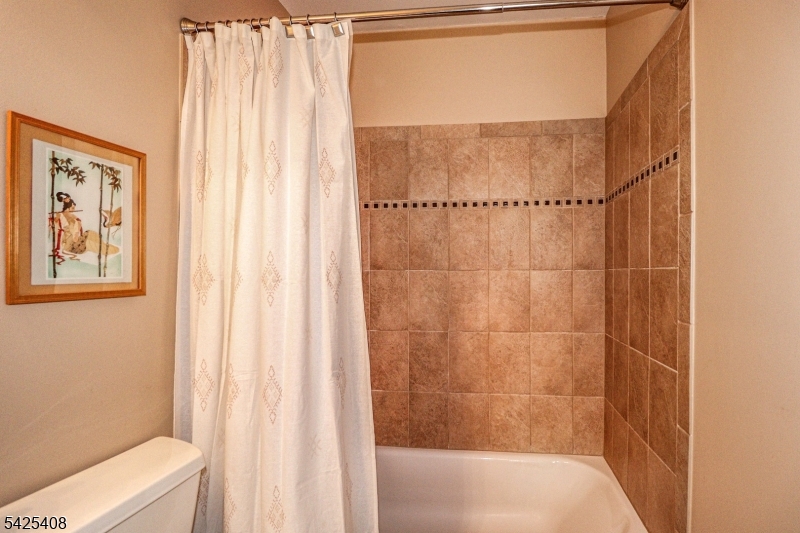 QUAILBROOK COLONIAL TOWNHM - Residential