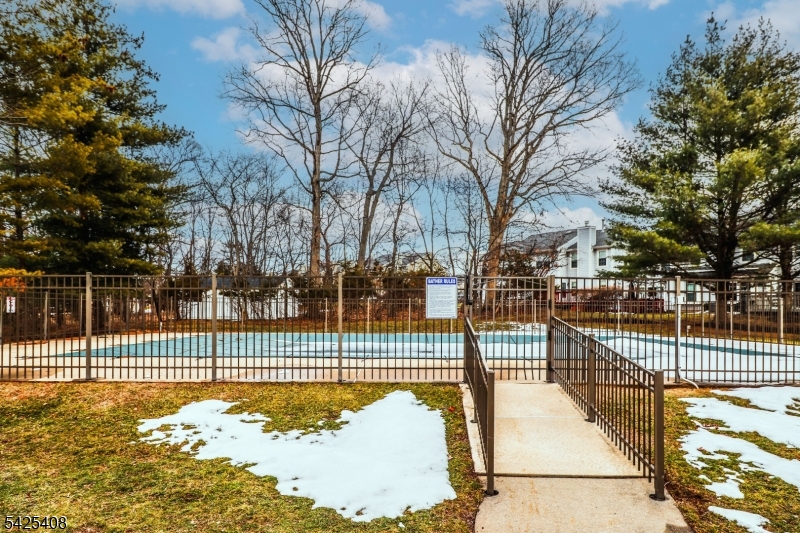 QUAILBROOK COLONIAL TOWNHM - Residential