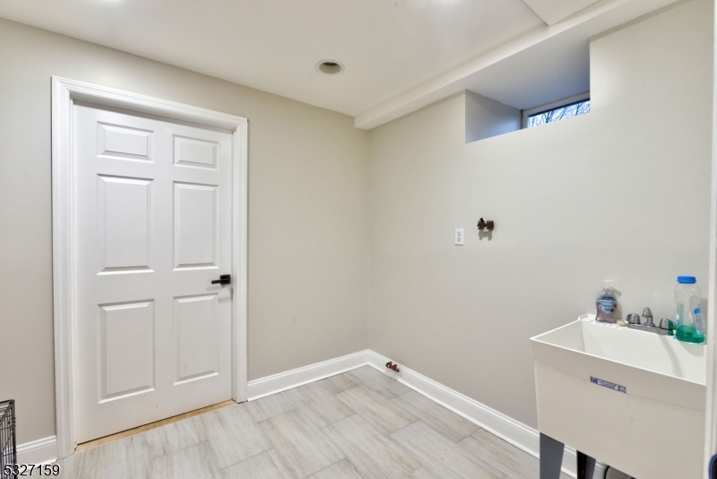 Pequannock Twp., New Jersey 07444, United States, 4 Bedrooms Bedrooms, ,3 BathroomsBathrooms,Residential,Active,28853