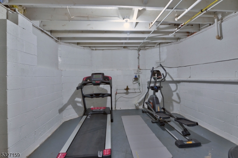 Pequannock Twp., New Jersey 07444, United States, 4 Bedrooms Bedrooms, ,3 BathroomsBathrooms,Residential,Active,28853