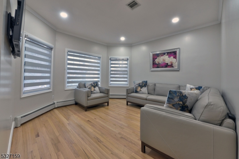 Pequannock Twp., New Jersey 07444, United States, 4 Bedrooms Bedrooms, ,3 BathroomsBathrooms,Residential,Active,28853