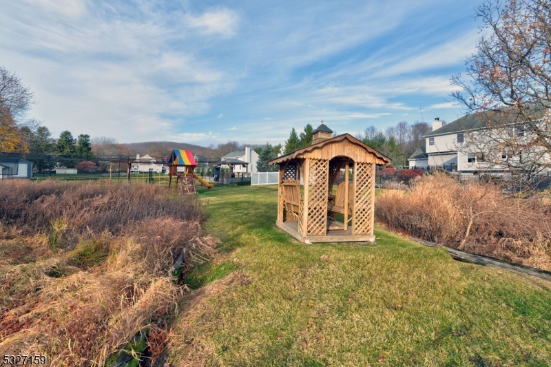 Pequannock Twp., New Jersey 07444, United States, 4 Bedrooms Bedrooms, ,3 BathroomsBathrooms,Residential,Active,28853