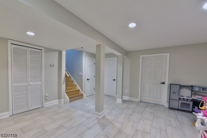 Pequannock Twp., New Jersey 07444, United States, 4 Bedrooms Bedrooms, ,3 BathroomsBathrooms,Residential,Active,28853