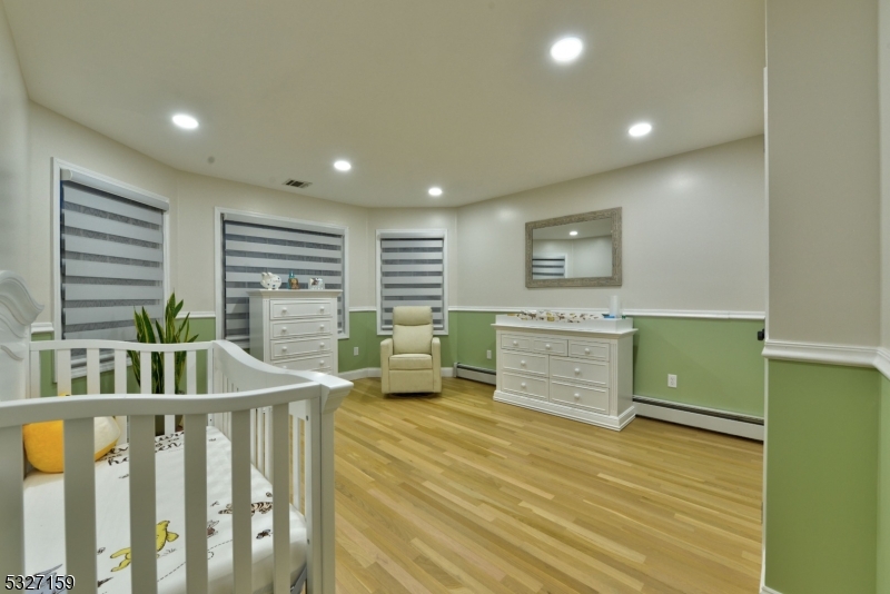 Pequannock Twp., New Jersey 07444, United States, 4 Bedrooms Bedrooms, ,3 BathroomsBathrooms,Residential,Active,28853