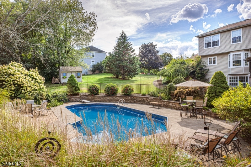 Vernon Twp., New Jersey 07461, United States, 4 Bedrooms Bedrooms, ,3 BathroomsBathrooms,Residential,Active,200586