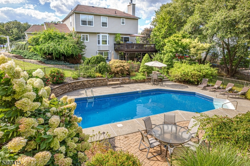 Vernon Twp., New Jersey 07461, United States, 4 Bedrooms Bedrooms, ,3 BathroomsBathrooms,Residential,Active,200586