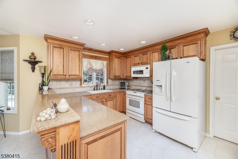 Vernon Twp., New Jersey 07461, United States, 4 Bedrooms Bedrooms, ,3 BathroomsBathrooms,Residential,Active,200586